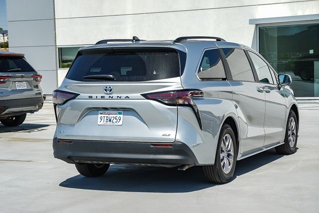 Used 2025 Toyota Sienna XLE w/ XLE Plus Package image 7