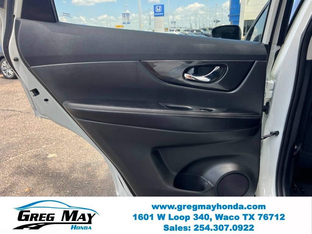 Used 2017 Nissan Rogue SV w/ SV Family Package FWD image 18