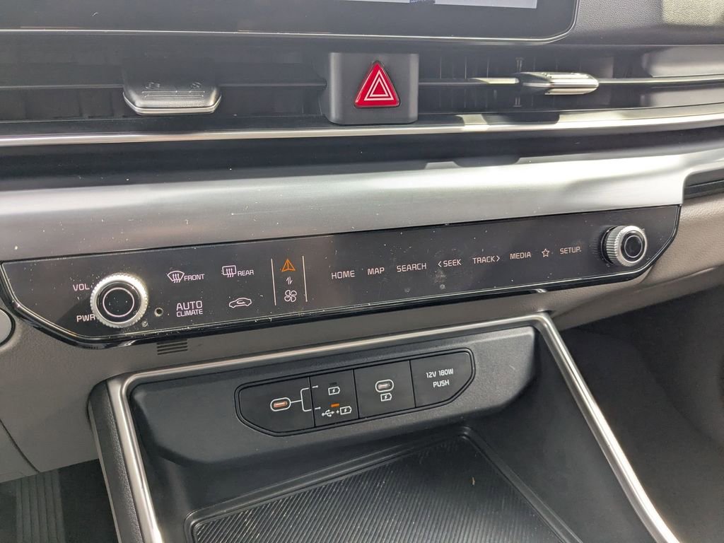 Used 2025 Kia Carnival image 19