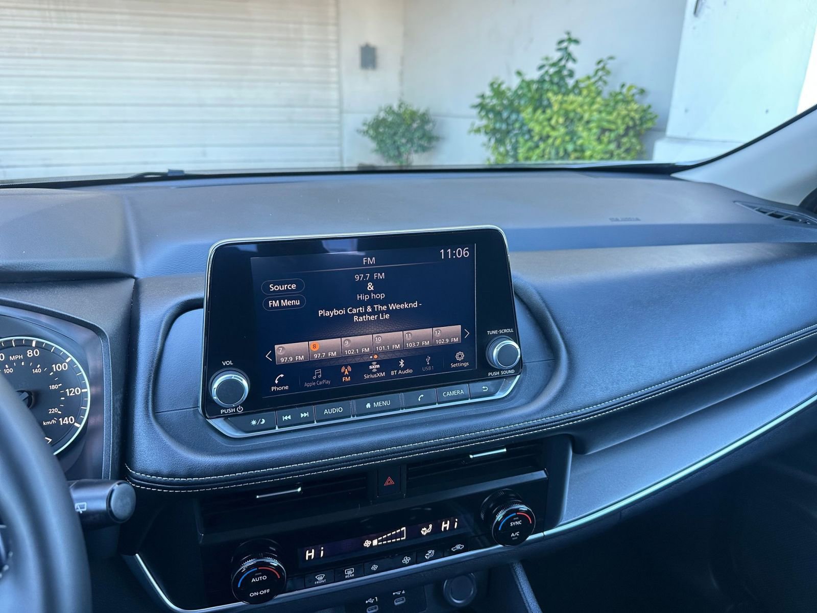 Used 2025 Nissan Rogue SV image 21