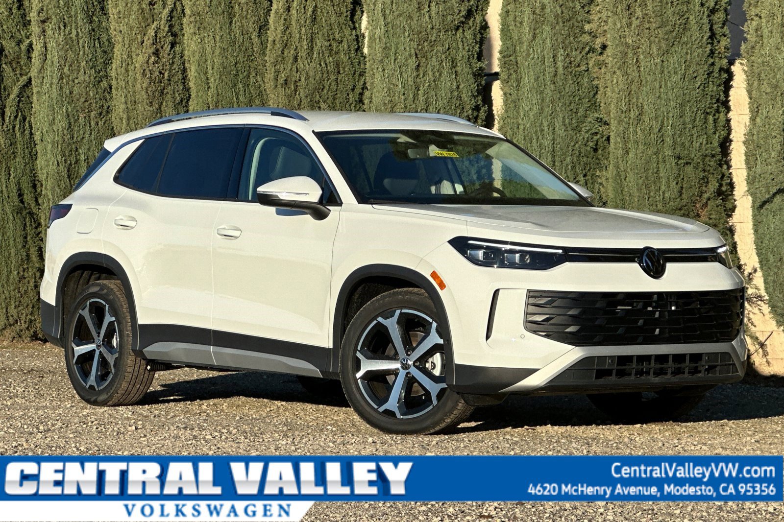 New 2026 Volkswagen Tiguan SE image 1