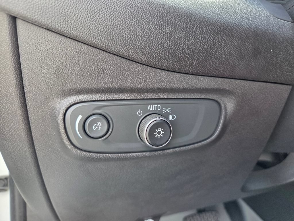 Used 2021 Chevrolet Equinox LS w/ LS Convenience Package FWD image 23