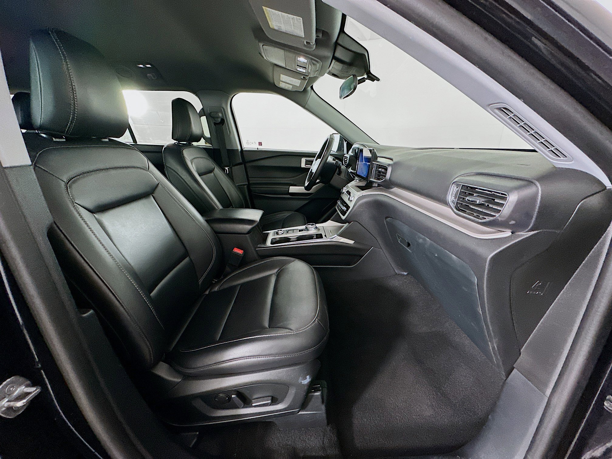 Used 2024 Ford Explorer XLT w/ Equipment Group 202A image 31