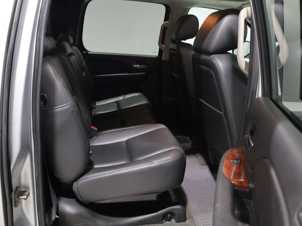 Used 2013 Chevrolet Avalanche LTZ AWD/4WD image 21