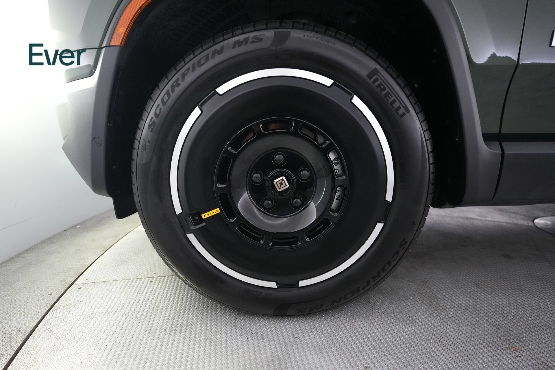 Used 2025 Rivian R1S Adventure AWD/4WD image 19