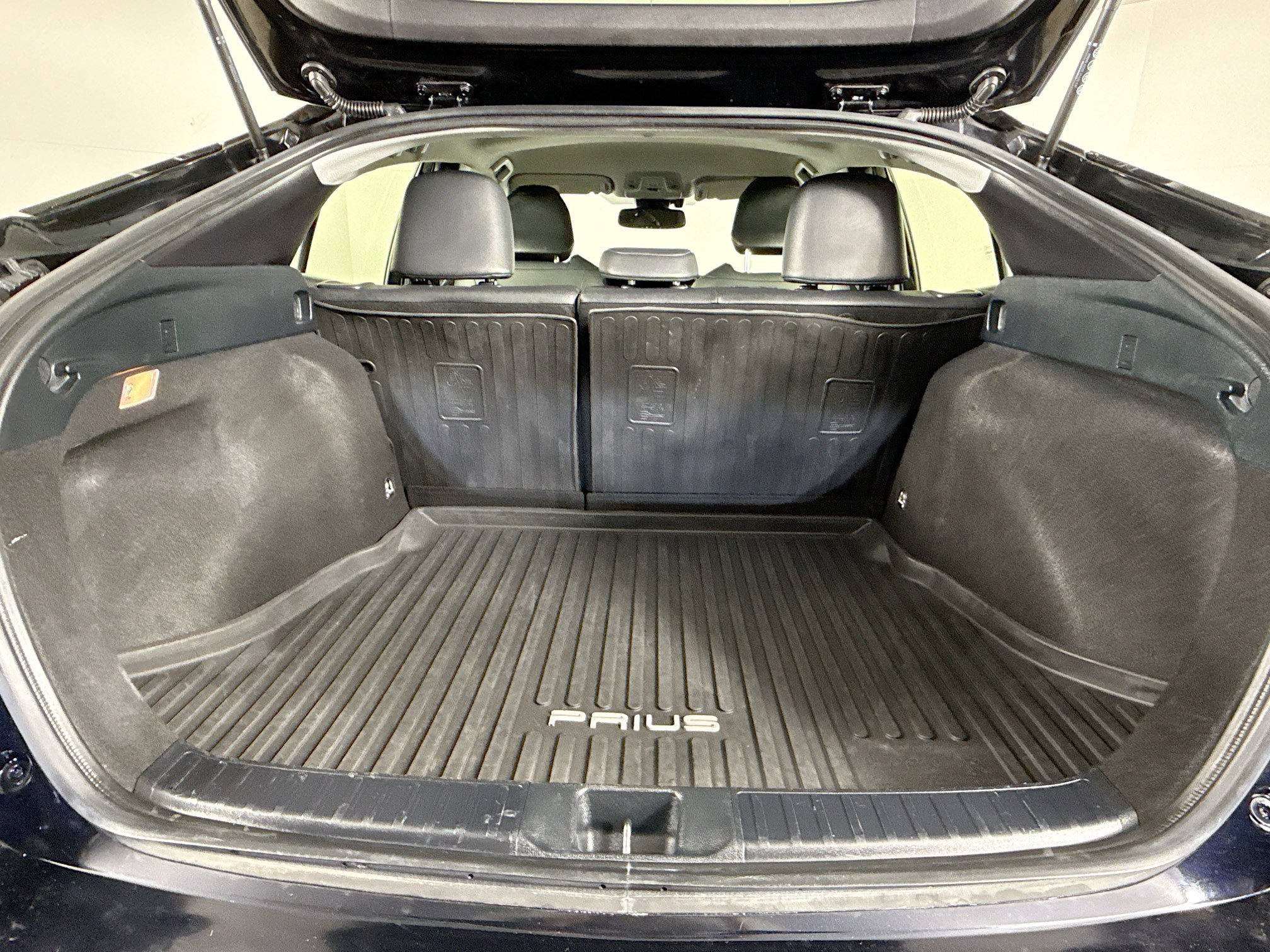Used 2022 Toyota Prius XLE FWD image 32