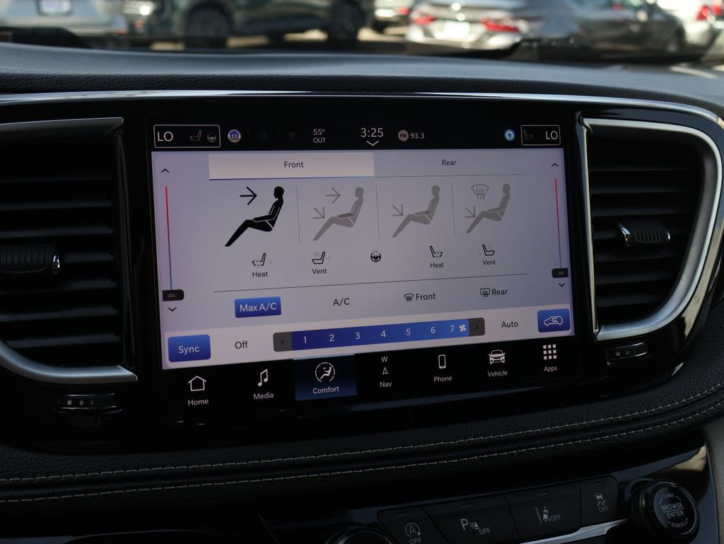 Used 2024 Chrysler Pacifica Limited image 38