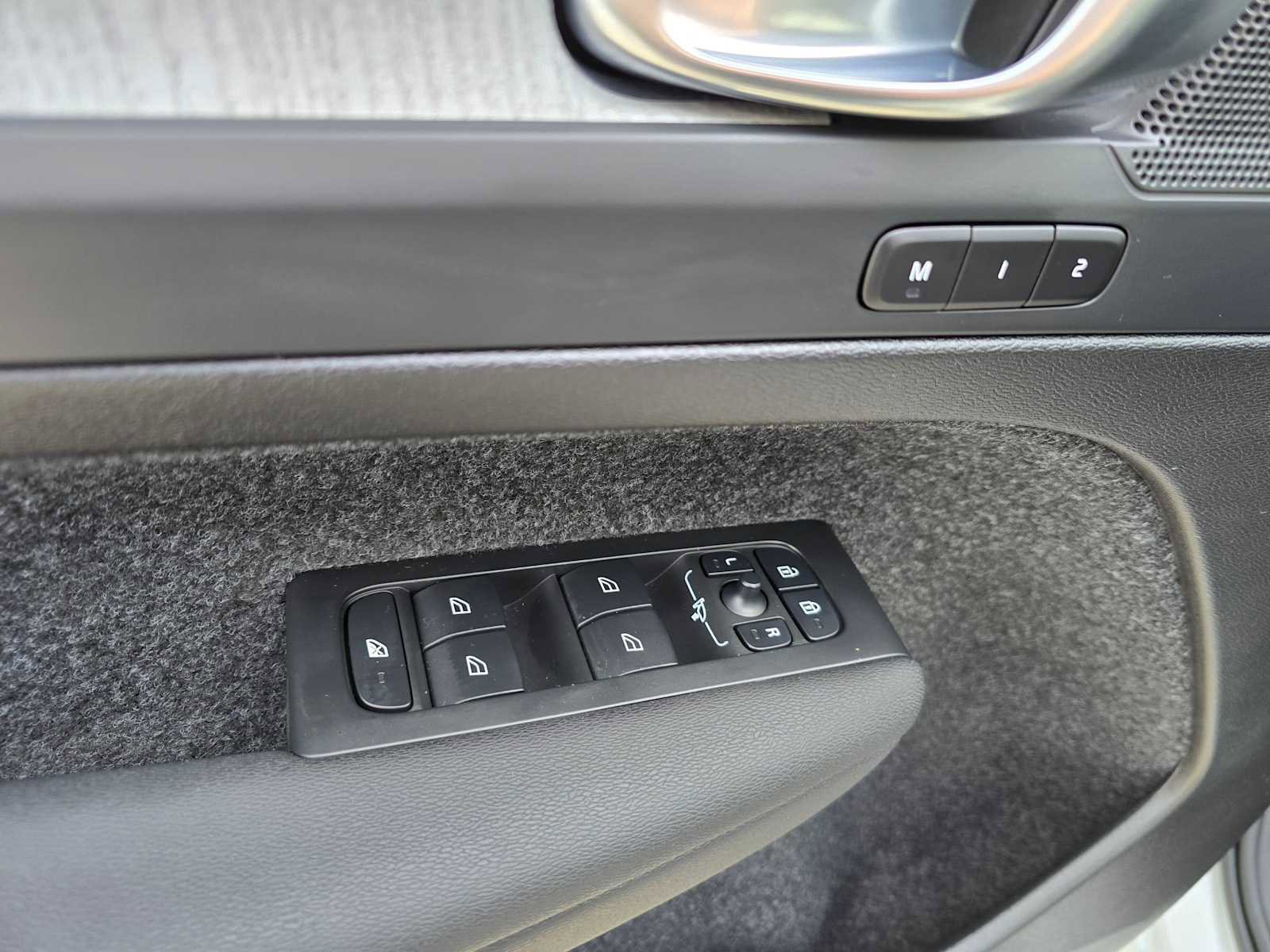 Certified 2025 Volvo XC40 B5 Core w/ Protection Package Premier image 20