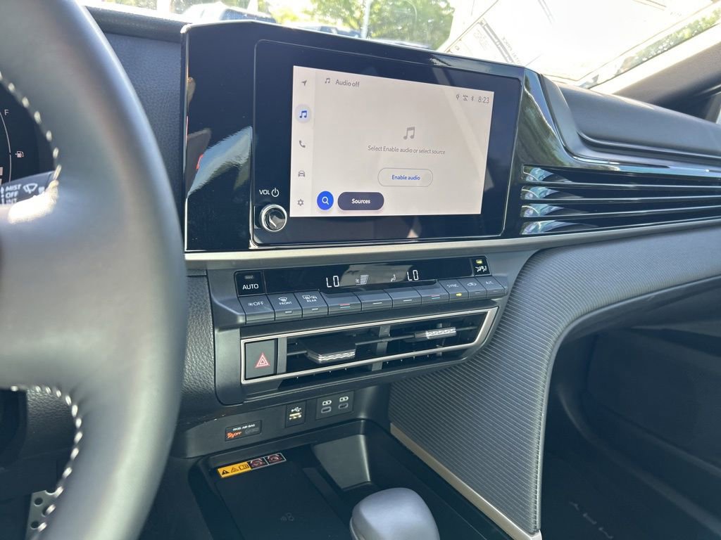 Used 2025 Toyota Camry SE w/ Convenience Package image 32