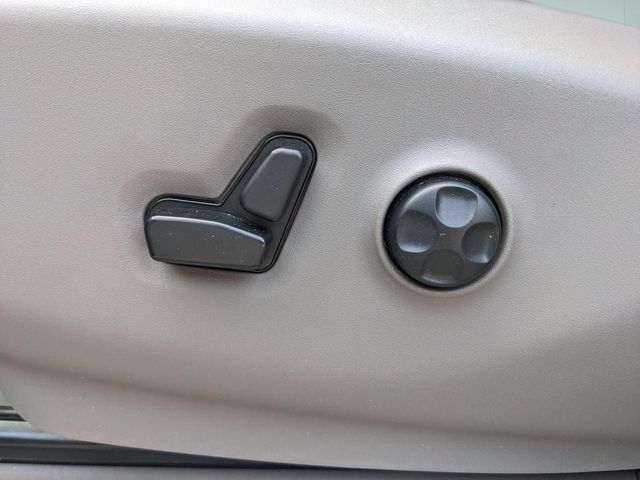 Used 2018 Chrysler Pacifica Touring-L Plus FWD image 13