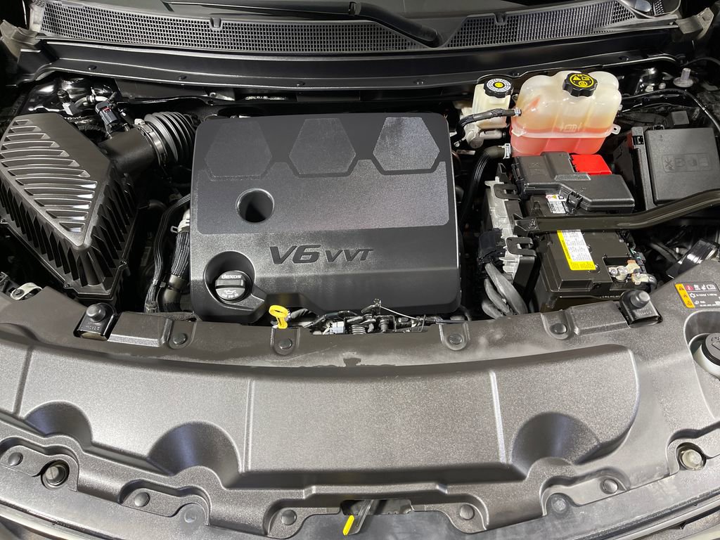 Used 2020 Chevrolet Traverse Premier w/ Redline Edition FWD image 9