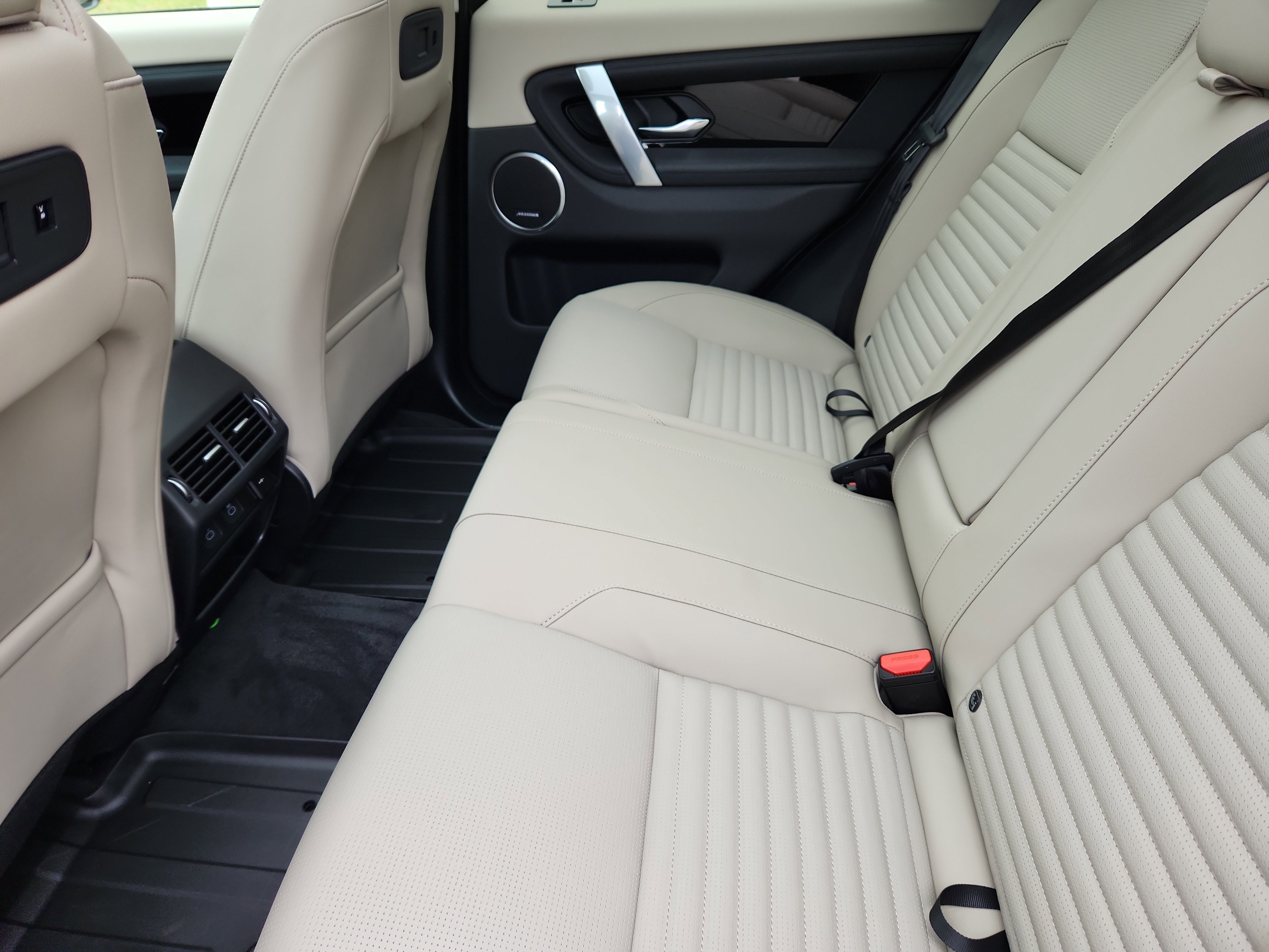 New 2025 Land Rover Discovery Sport S image 5