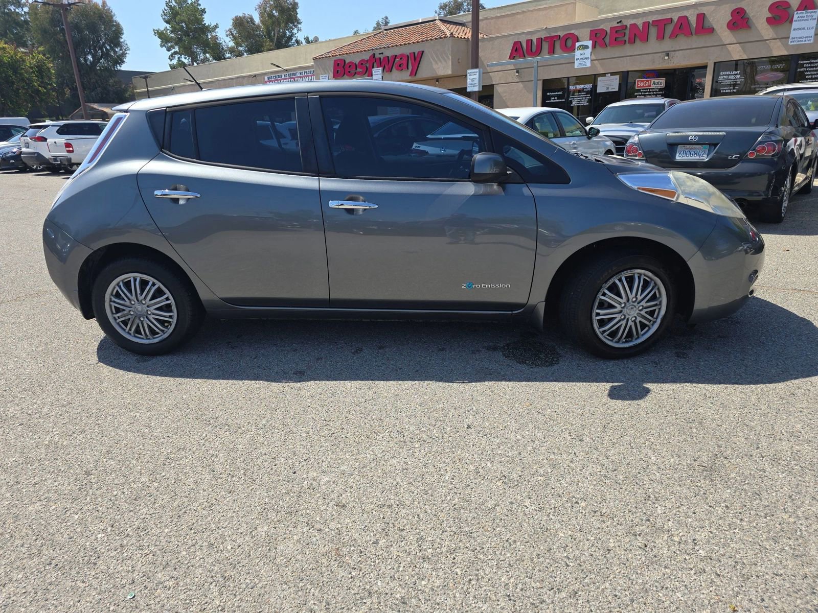 Used 2016 Nissan Leaf S w/ Charger Package FWD image 4