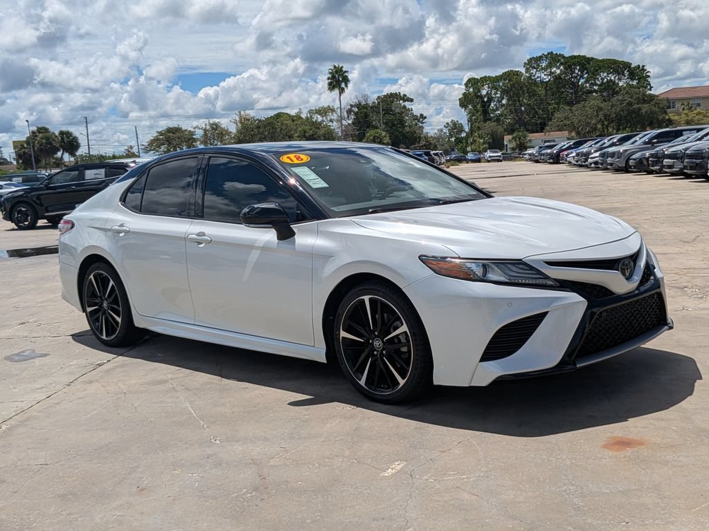 Used 2018 Toyota Camry XSE FWD image 2
