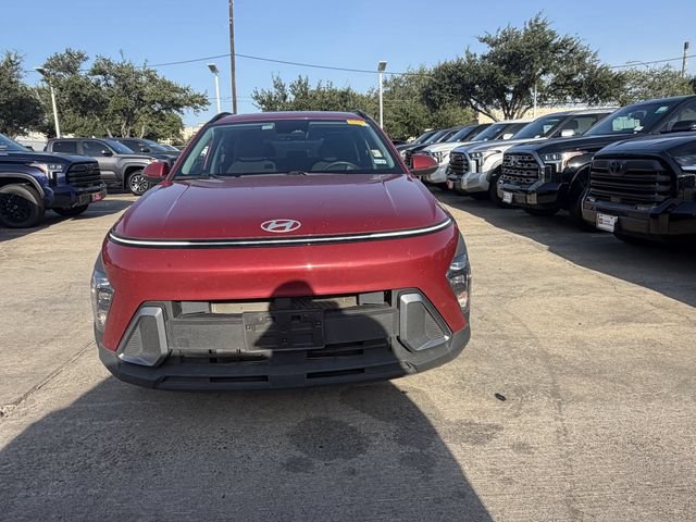 Used 2024 Hyundai Kona SEL AWD/4WD image 2