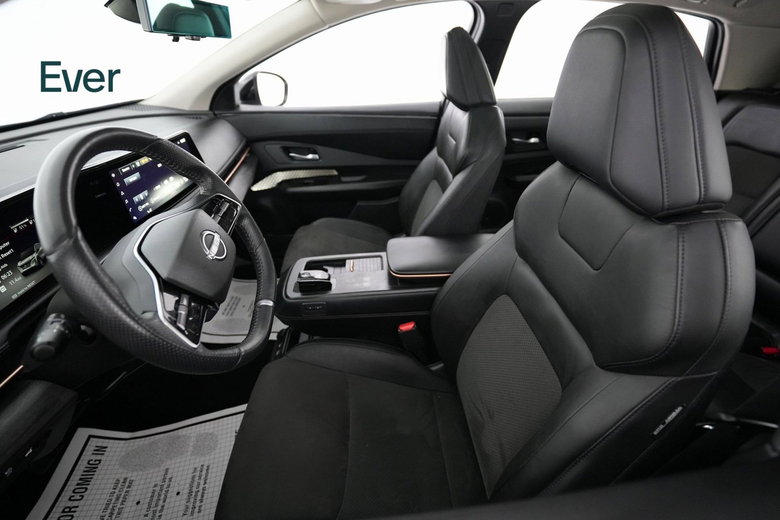 Used 2023 Nissan Ariya AWD image 7