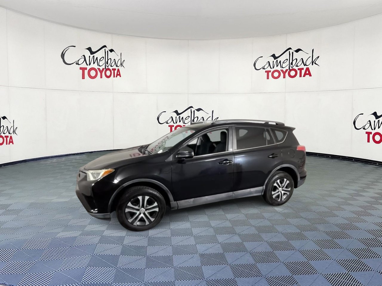 Used 2017 Toyota RAV4 LE FWD image 7