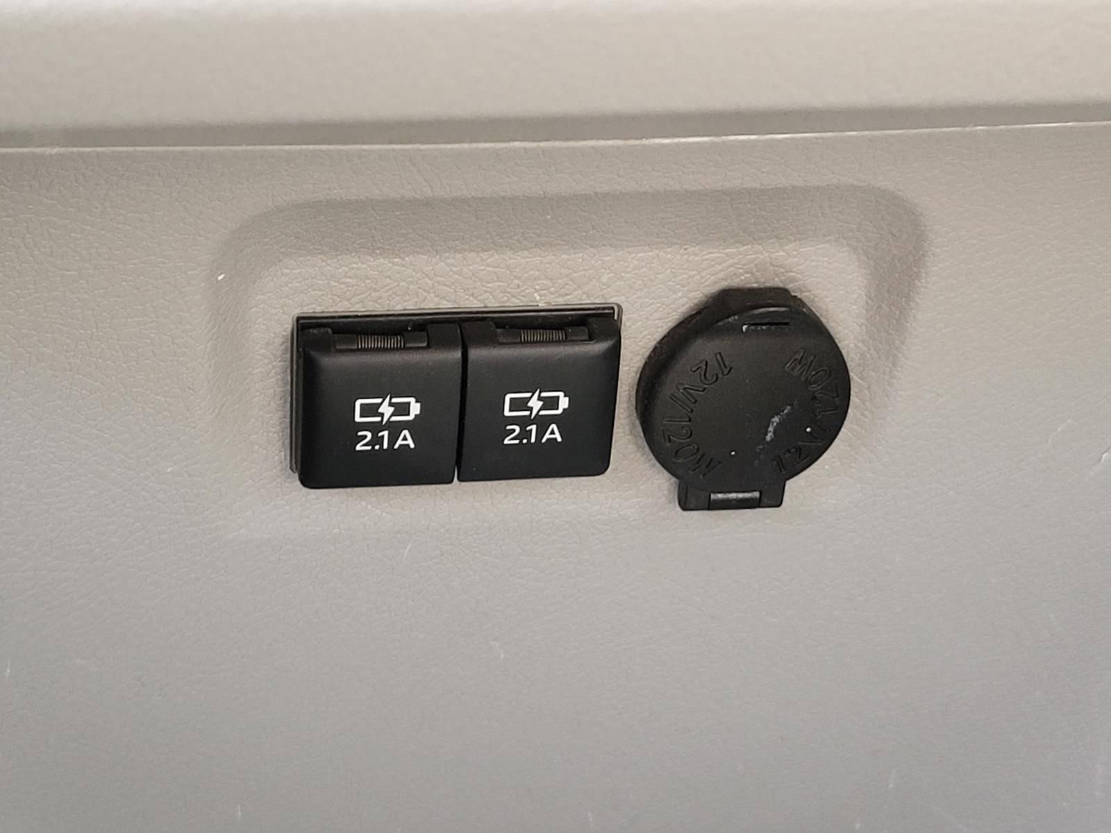 Used 2020 Toyota Sienna L image 24