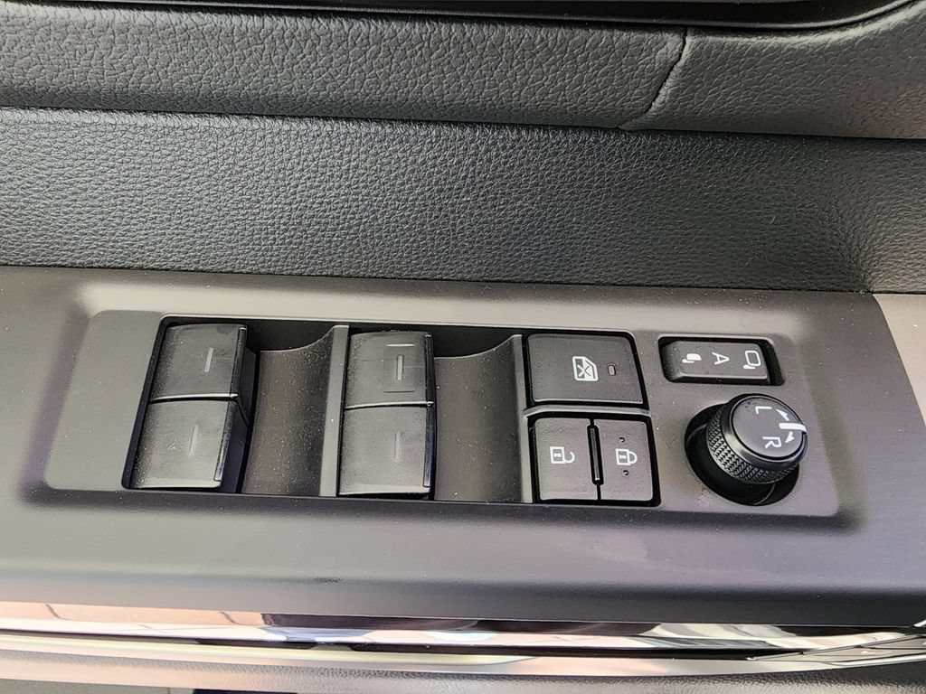 Used 2025 Toyota Tundra Limited AWD/4WD image 14