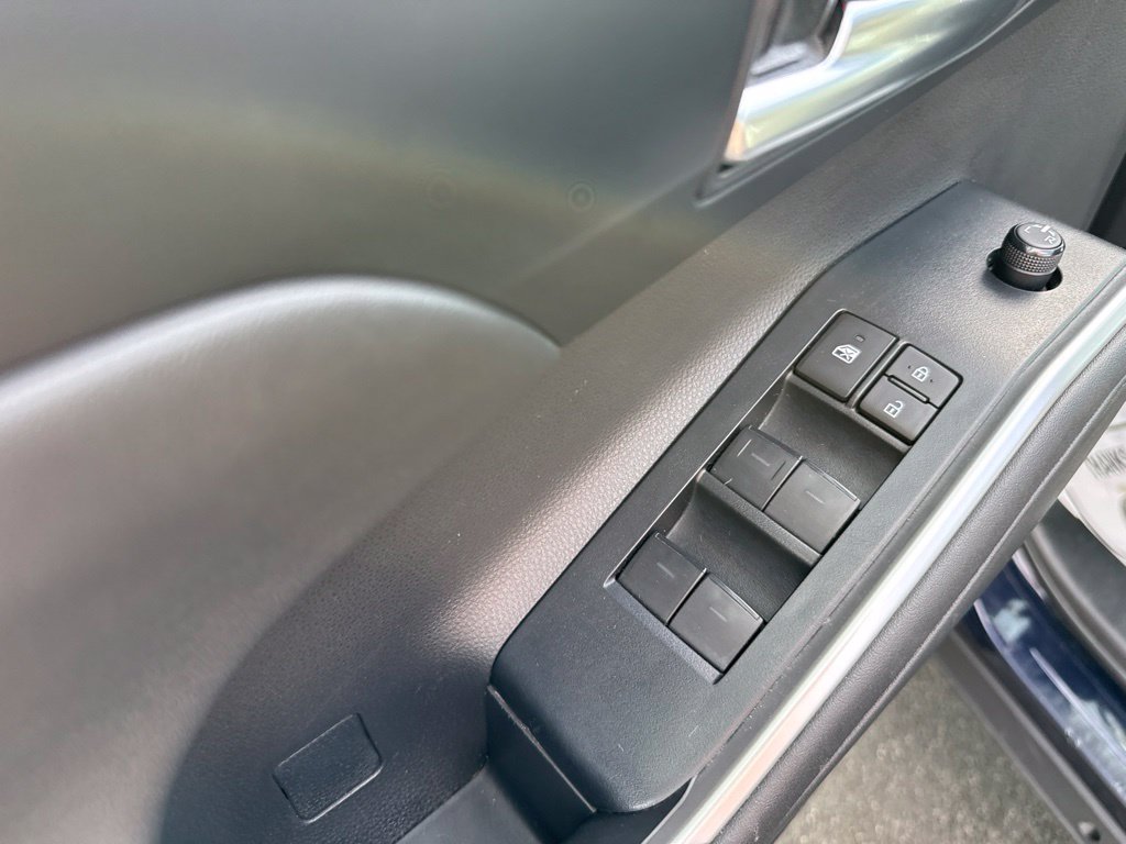 Used 2023 Toyota Highlander XLE AWD/4WD image 30