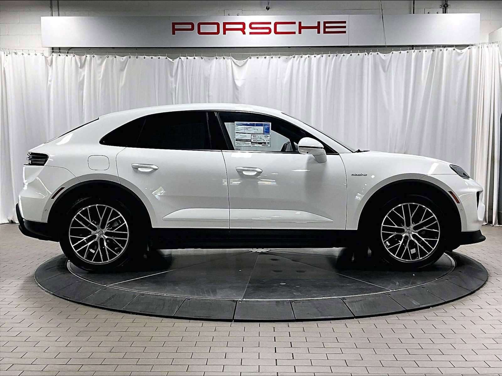 Used 2026 Porsche Macan 4 Electric image 10