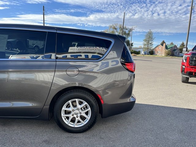 Used 2019 Chrysler Pacifica Touring image 8
