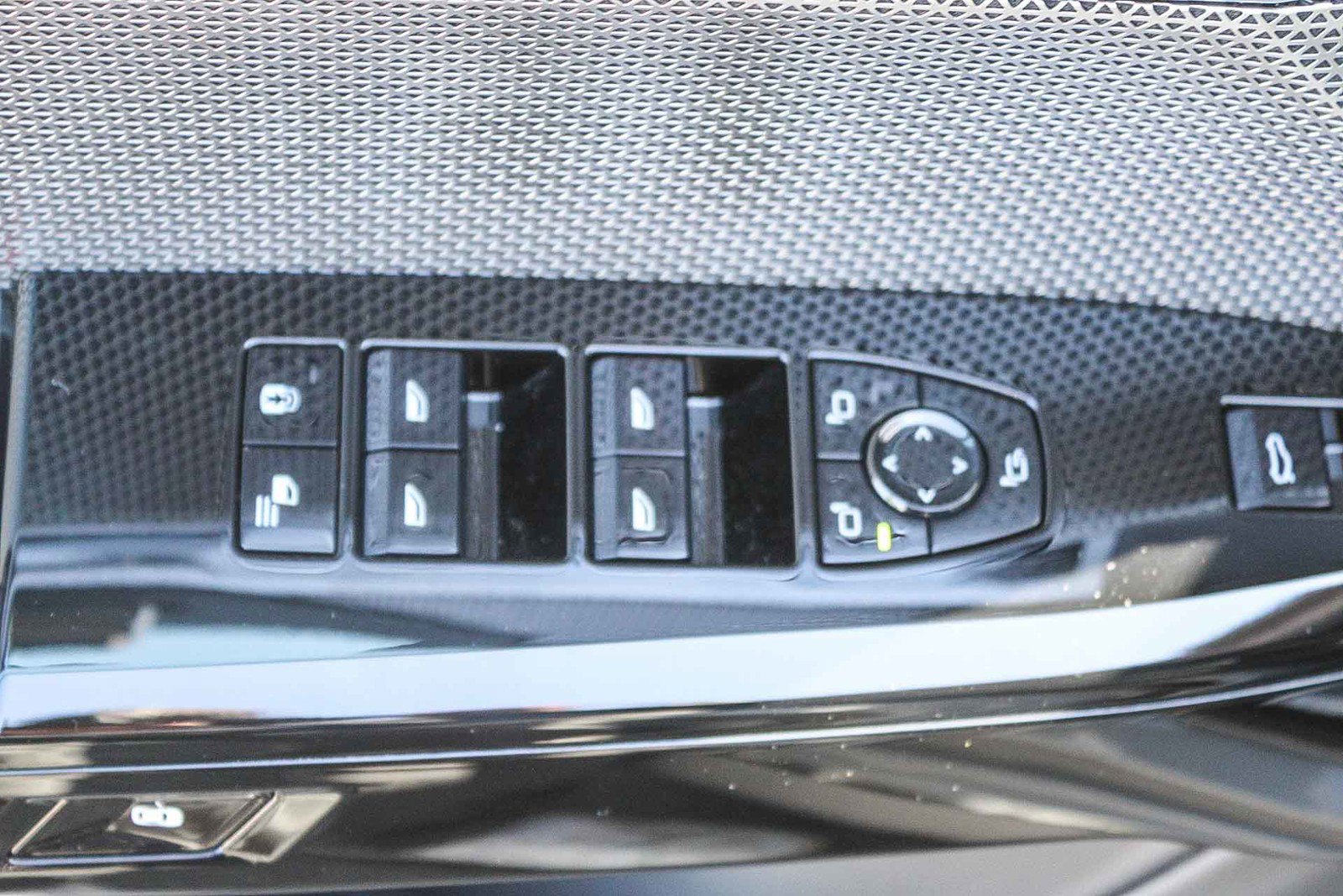 Certified 2025 BMW i7 eDrive50 w/ Premium Package image 20