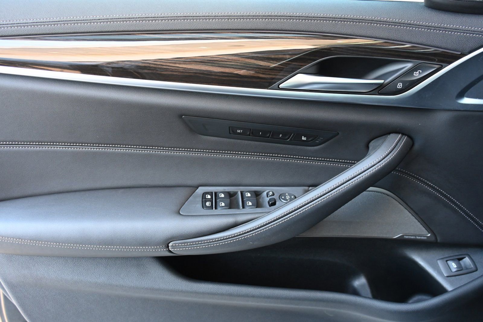 Certified 2022 BMW M550i xDrive w/ Executive Package image 18