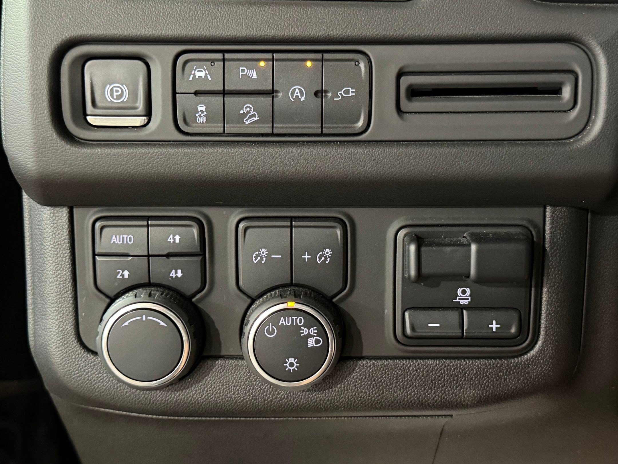 Used 2021 Chevrolet Tahoe Z71 w/ Z71 Signature Package AWD/4WD image 18