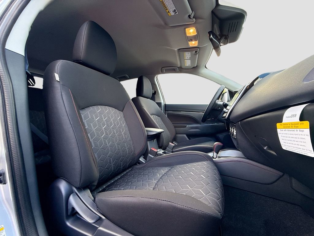 Used 2025 Mitsubishi Outlander Sport LE image 29