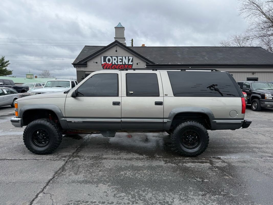 Used 1999 Chevrolet Suburban LT w/ Preferred Equipment Group 3 image 2