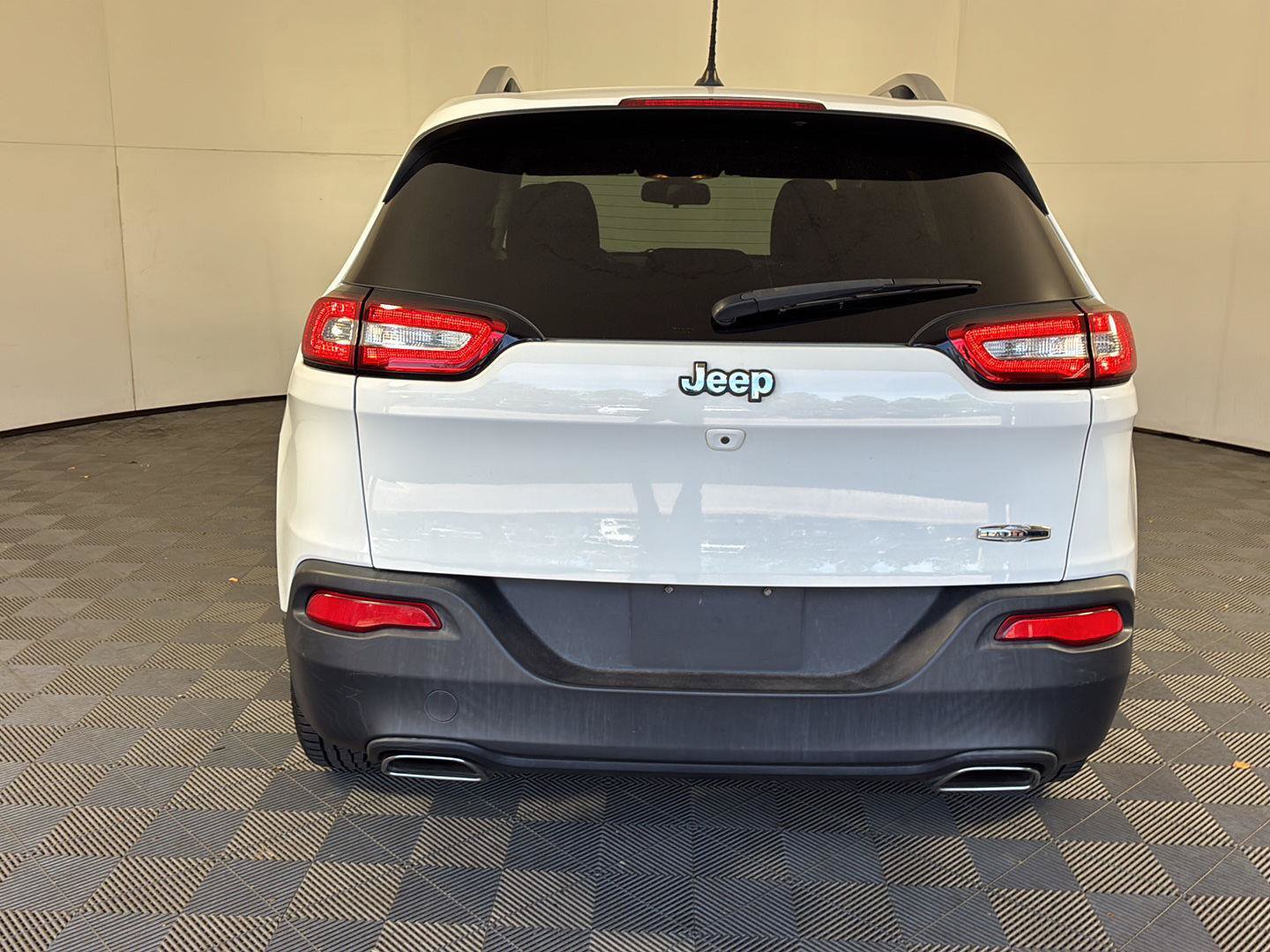 Used 2015 Jeep Cherokee Latitude w/ Cold Weather Group FWD image 6