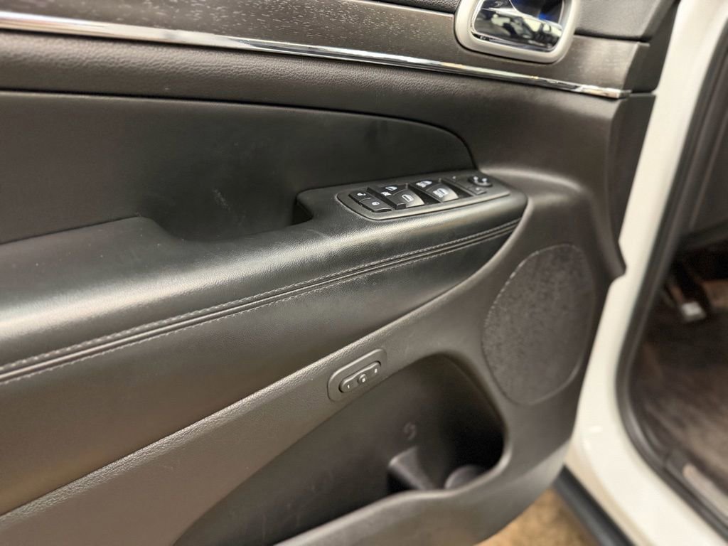 Used 2018 Jeep Grand Cherokee Limited image 28
