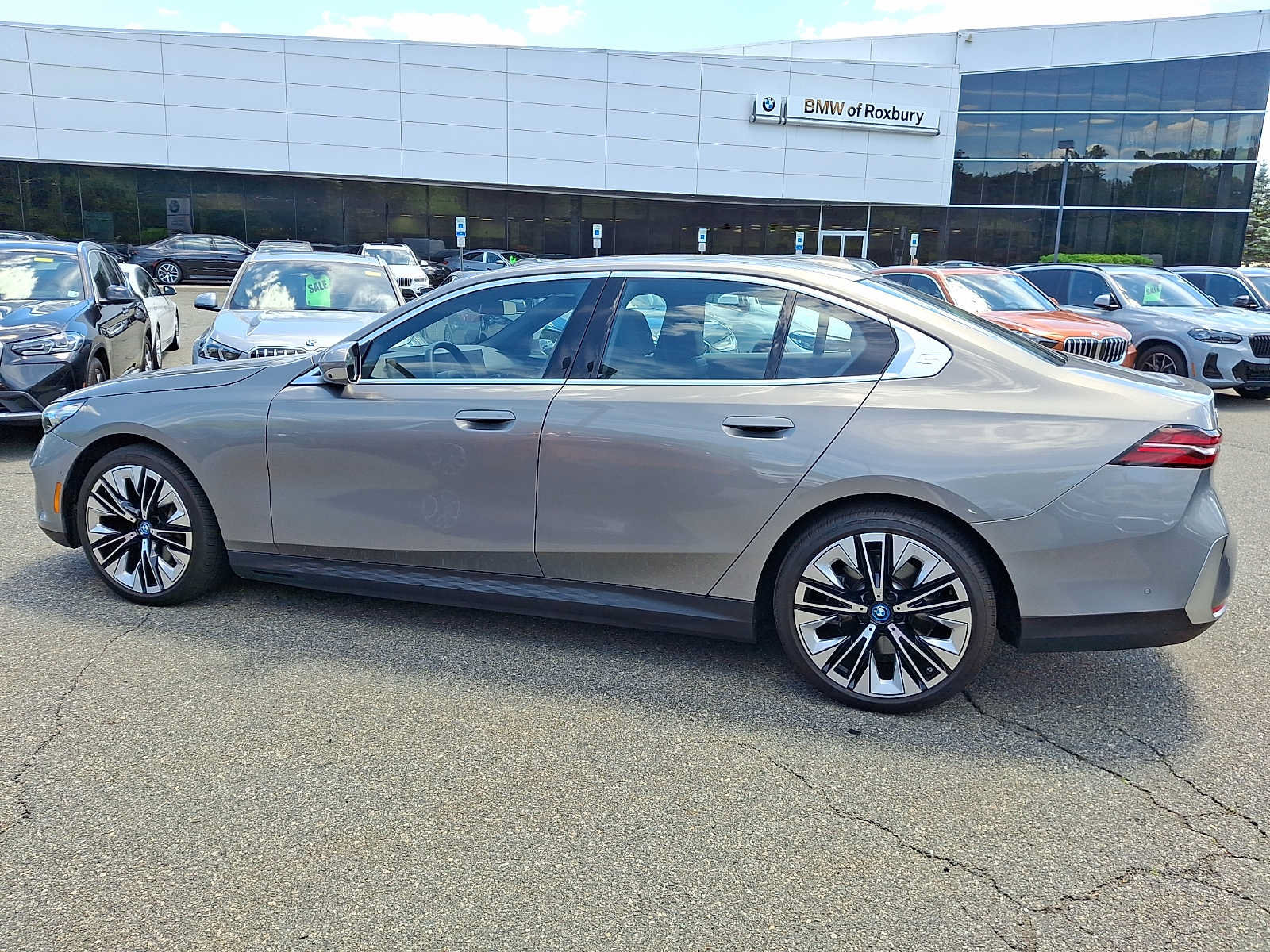 Used 2025 BMW i5 xDrive40 w/ Premium Package AWD/4WD image 4