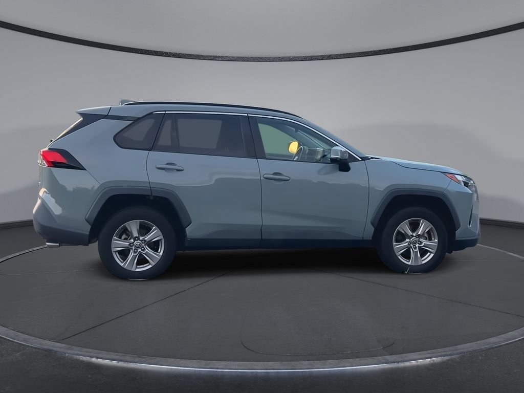 Used 2022 Toyota RAV4 XLE FWD image 9