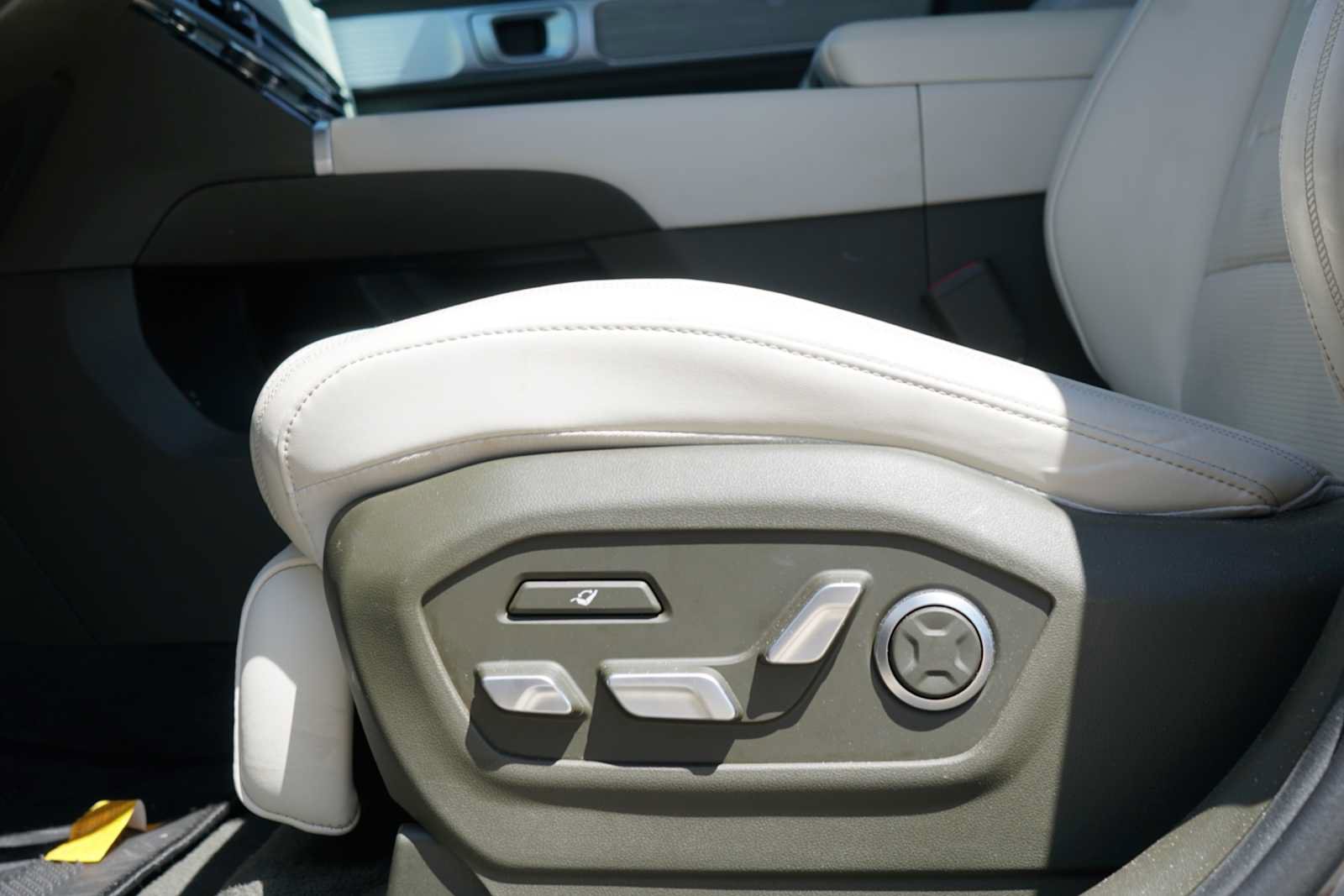 Used 2024 Hyundai Santa Fe Calligraphy FWD image 19