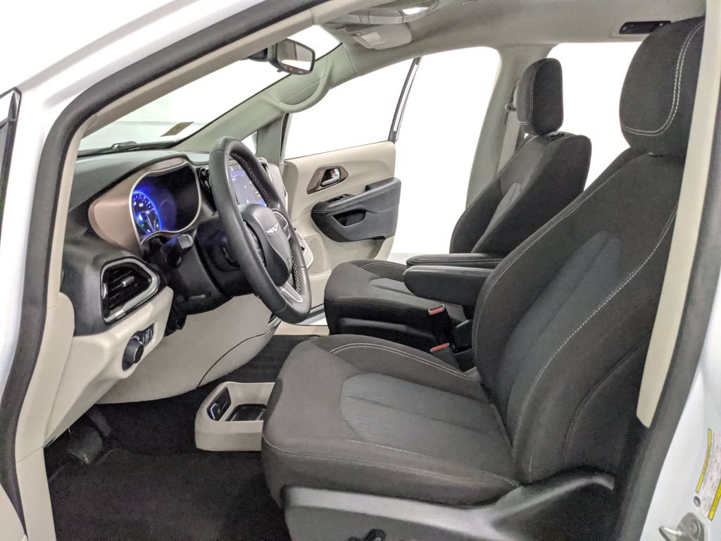 Used 2024 Chrysler Voyager LX FWD image 16