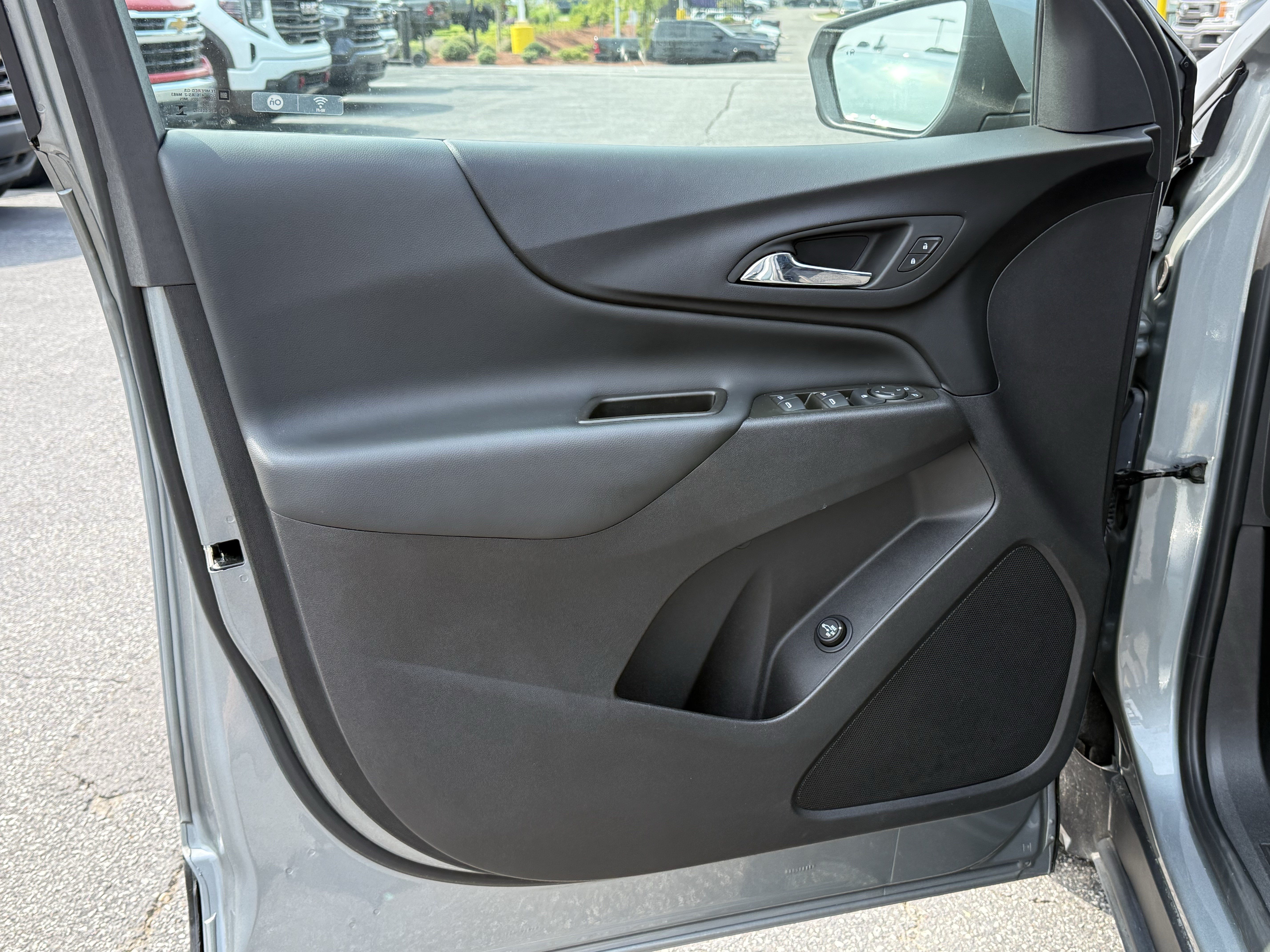 Used 2024 Chevrolet Equinox LT FWD image 13