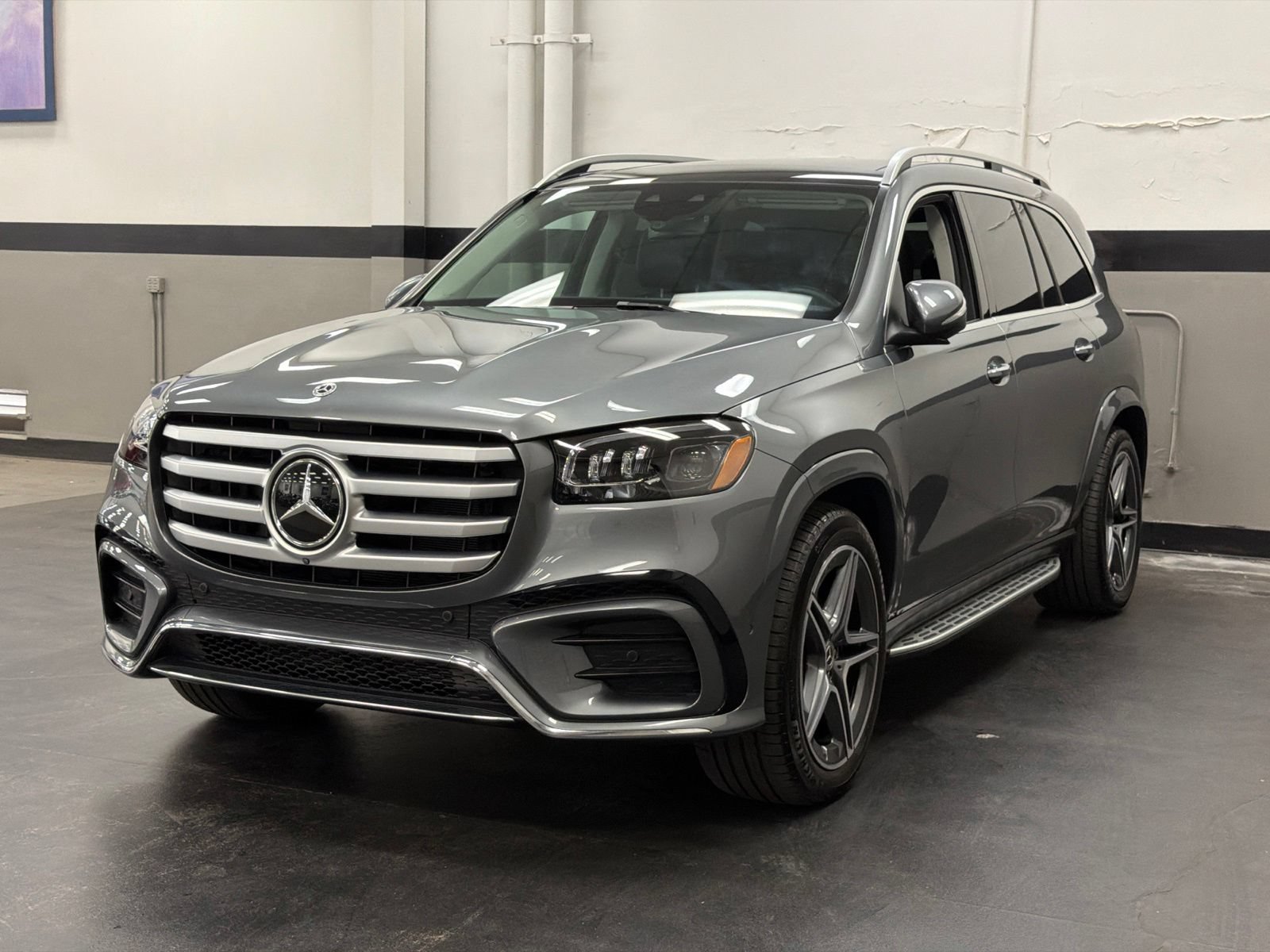 Used 2026 Mercedes-Benz GLS 450 4MATIC w/ AMG Line Exterior image 5