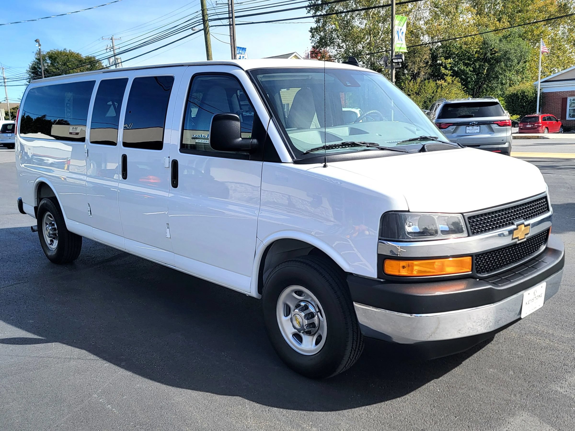 Used 2025 Chevrolet Express 3500 LT w/ LT Preferred Equipment Group RWD image 3