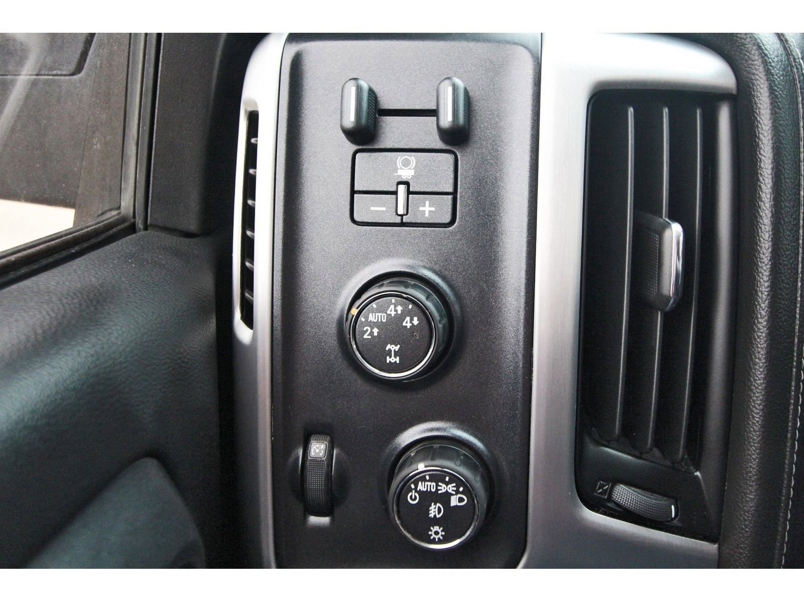 Used 2015 GMC Sierra 1500 SLE w/ Texas SLE Value Package AWD/4WD image 19