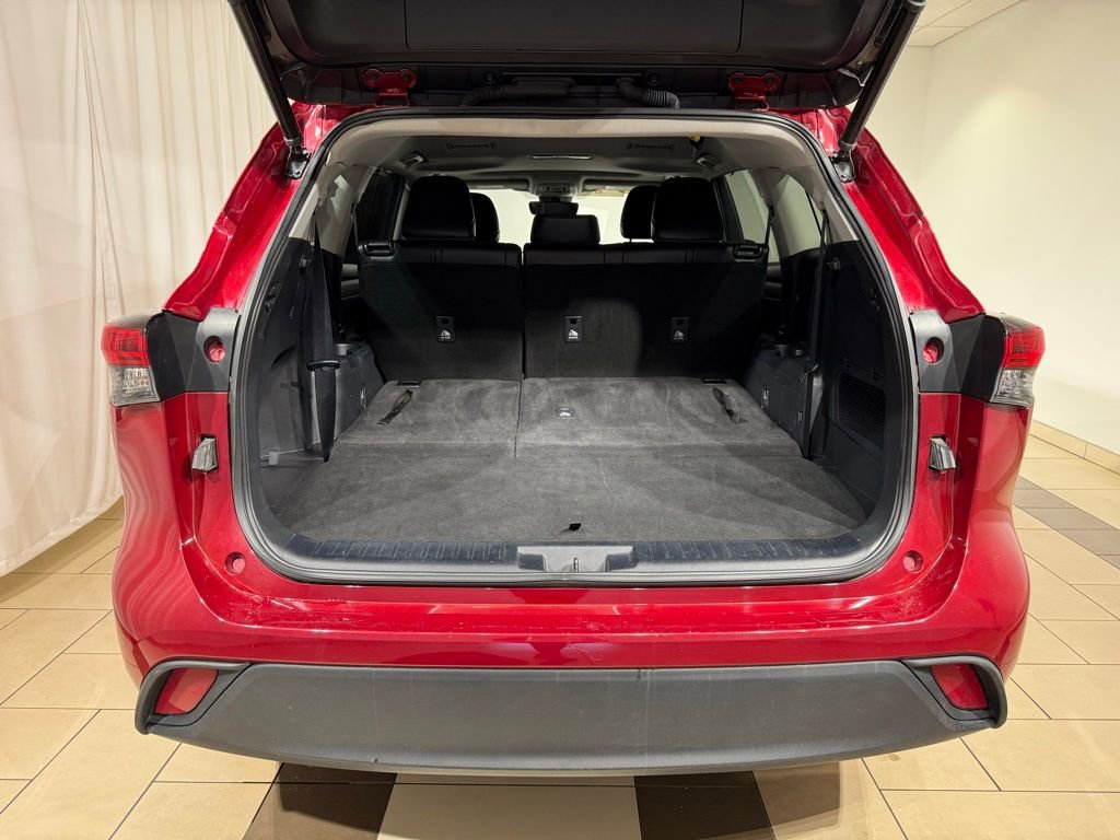 Used 2023 Toyota Highlander XLE FWD image 12