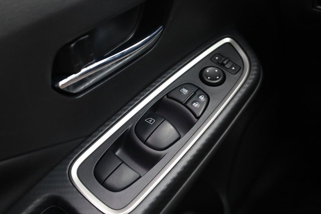 New 2025 Nissan Versa SR w/ Trunk Package image 17