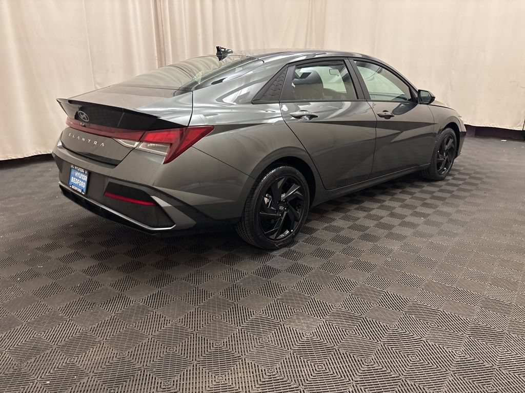 Certified 2026 Hyundai Elantra Sport FWD image 5