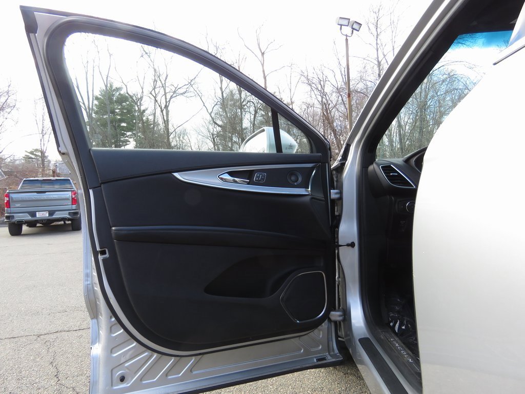 Used 2019 Lincoln Nautilus Reserve image 9