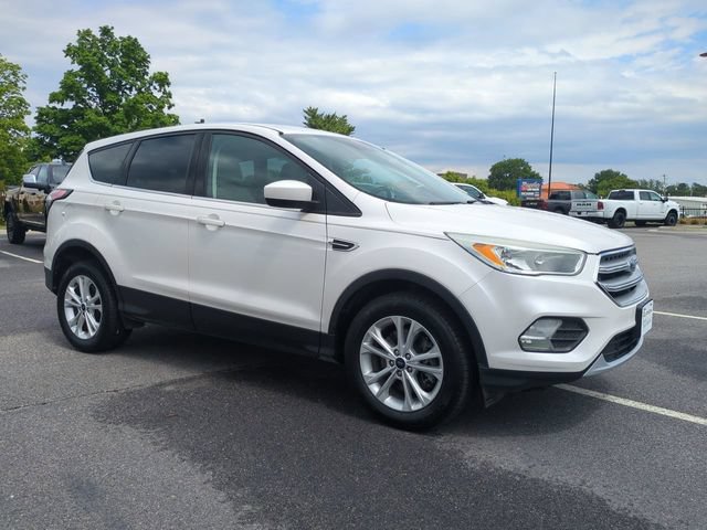 Used 2017 Ford Escape SE FWD image 2