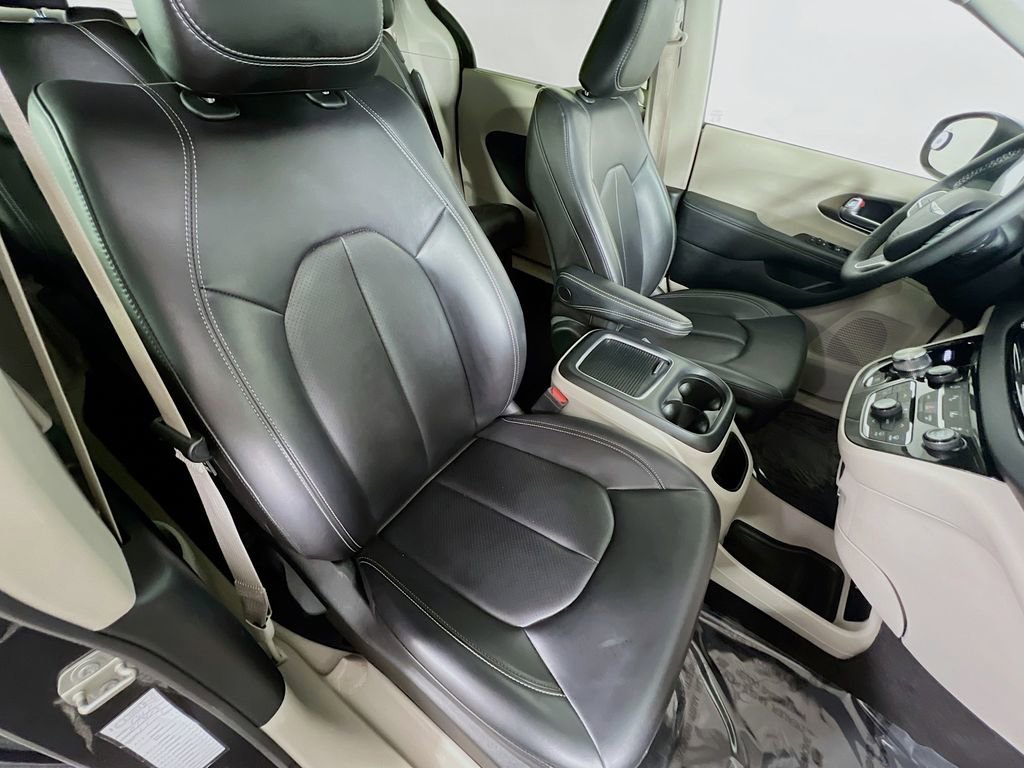 Used 2023 Chrysler Pacifica Touring-L FWD image 26