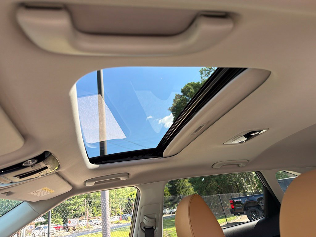 Certified 2024 Kia Seltos SX w/ SX Sunroof Package AWD/4WD image 19