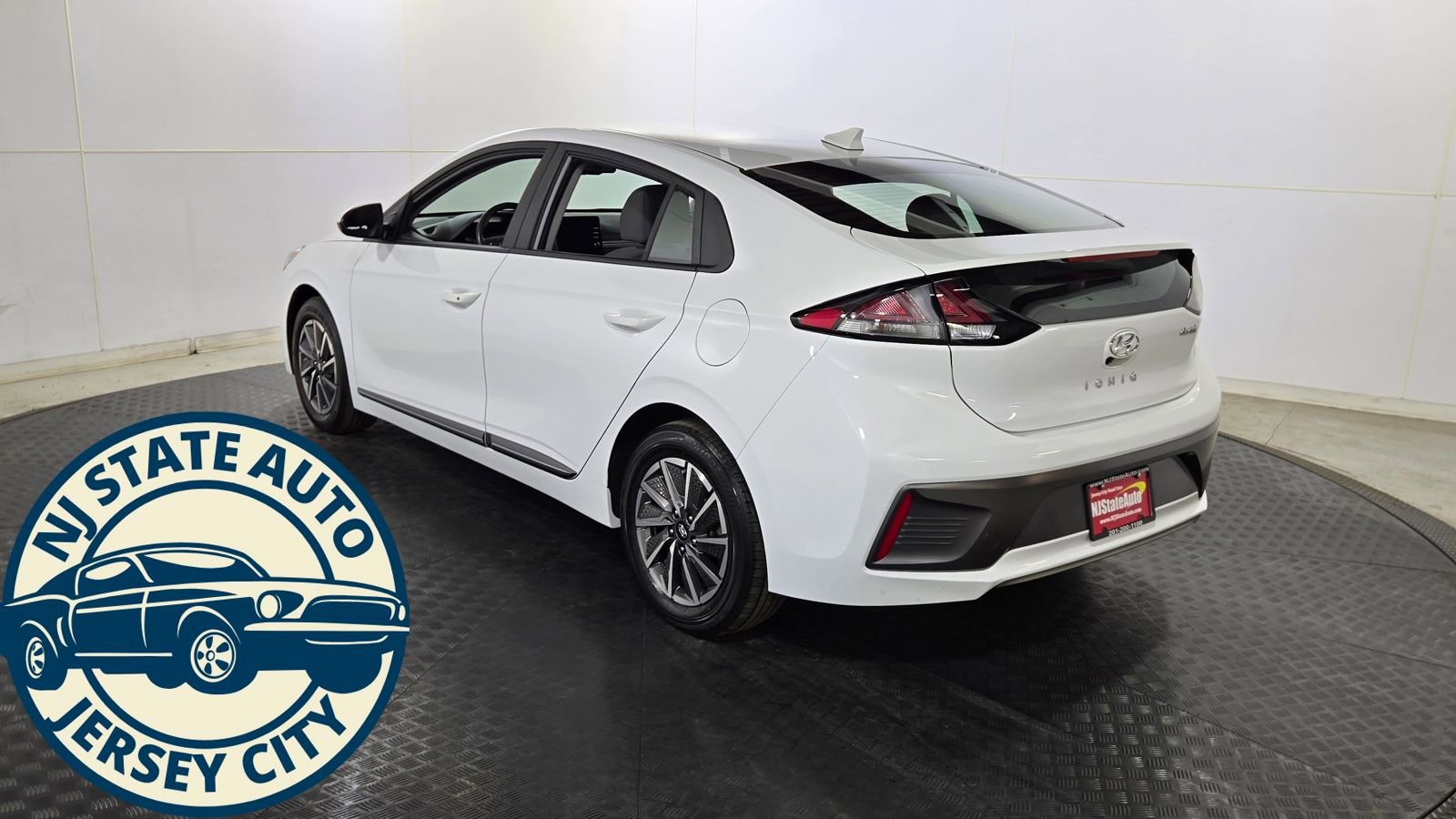 Used 2021 Hyundai Ioniq SE FWD image 5