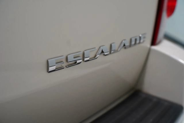 Used 2013 Cadillac Escalade Platinum AWD/4WD image 11